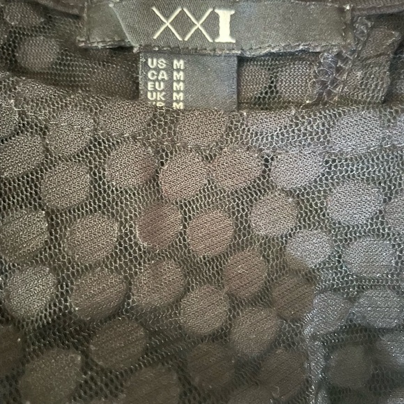 ⚡️ Forever 21 Black Polka Dot Sheer Top Blouse ~ Size  M ⚡️ - Picture 5 of 5